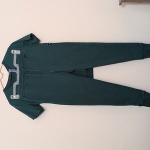Richer Poorer EUC Men's Midnight Green Tee Shirt and Sweat Pants Set.